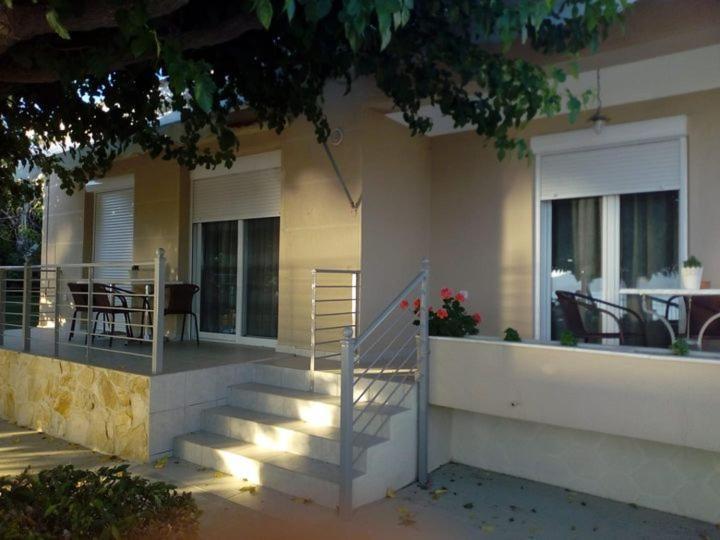 Mamanis Studios Loutrá Edipsoú Eksteriør bilde